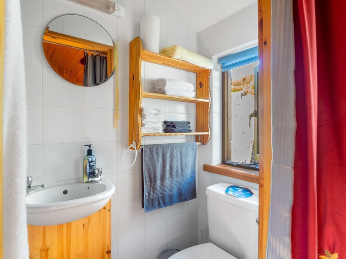 Bathroom 3, Seaside Log Cabin, Carna