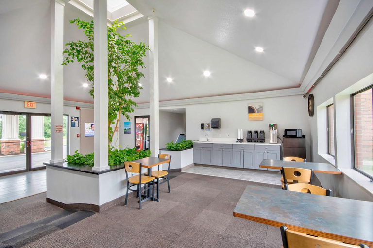 Public Area 2, Studio 6 Georgetown, KY – Lexington North, Scott