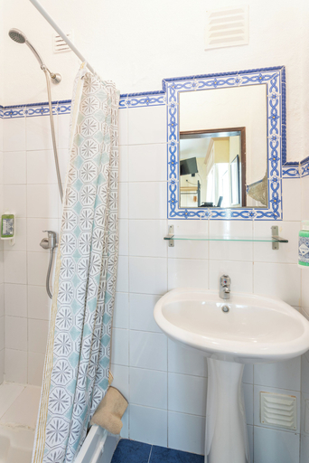 Bathroom 5, Pension Bicuar, Olhão