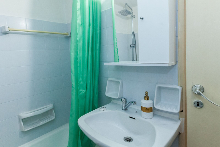Bathroom 3, Cozy Cute apt next to Agios Nikolaos, Attica