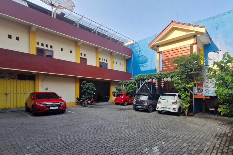 Exterior & Views 2, RedDoorz @Griya Kampar Madiun, Madiun