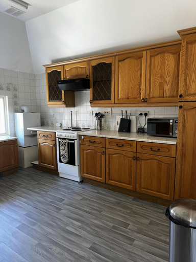 Others 5, Inviting 2-bed Apartment in Poole, Poole