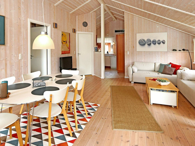 Others 5, Lavish Holiday Home in Lolland With Whirlpool, Lolland