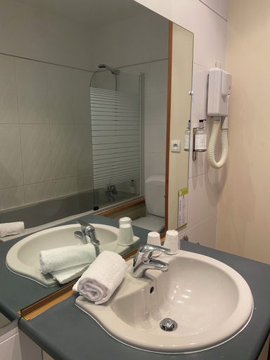 Bathroom 4, Grand Hotel, Haute-Corse
