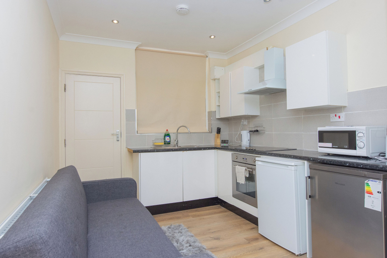 Others 4, Charming 1-bed Apartment in London, London