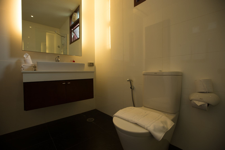 Bathroom 25