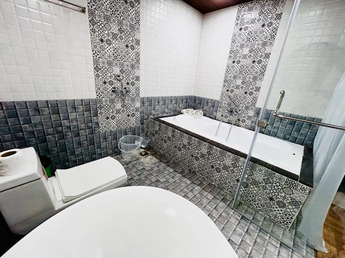 Bathroom 4, Sea La Vie Baga, North Goa