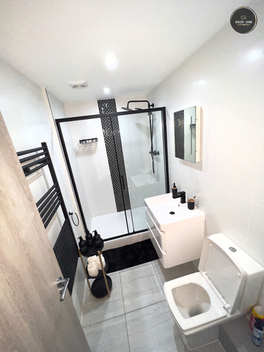 Bathroom, City Centre 1-bed Apartment in Preston With Sky, Lancashire