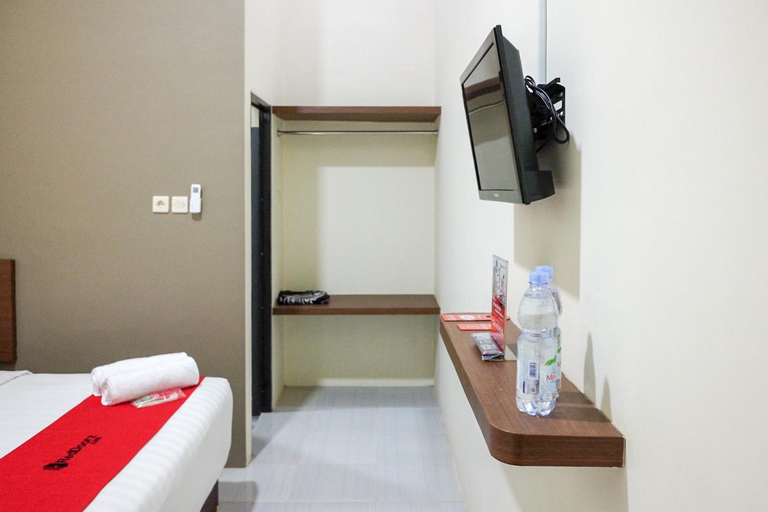 Bedroom 2, RedDoorz Syariah near Exit Tol Pemalang Comal 2, Pemalang