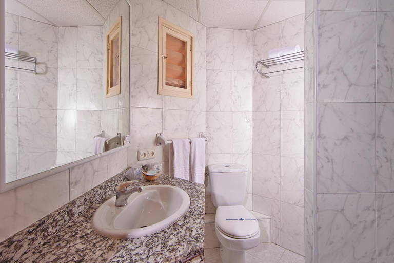 Bathroom 4, MLL Blue Bay, Baleares