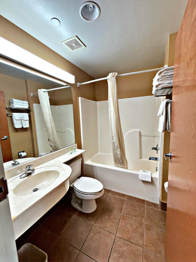 Bathroom 4, Welcome Inn & Suites, Tunica