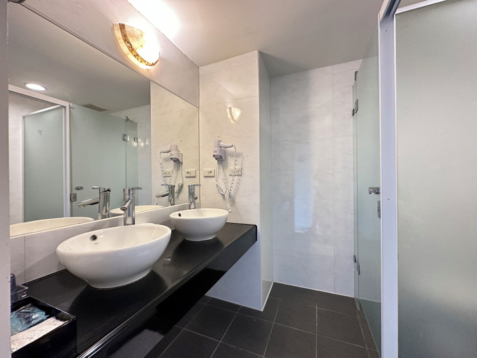 Bathroom 3, CHIENTAN Youth Hotel, Taipei City