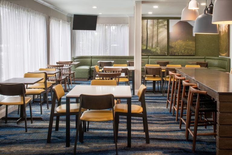 Food & Drinks 4, Fairfield Inn & Suites by Marriott Gulfport, Harrison