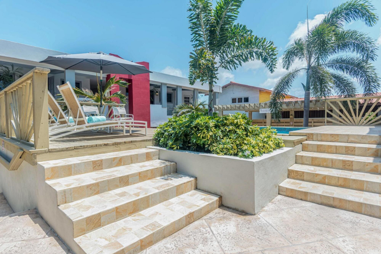 Exterior & Views 2, Beautiful Comfy Mins to Palm Eagle Beaches