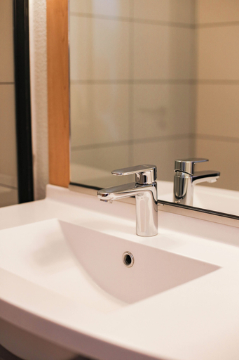 Bathroom 3, easyHotel Nice Old Town, Alpes-Maritimes