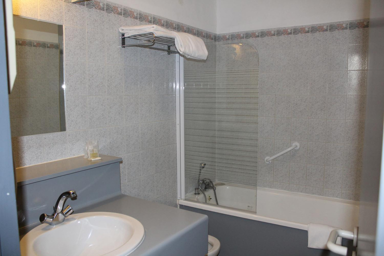 Bathroom, Les Glycines, Gard