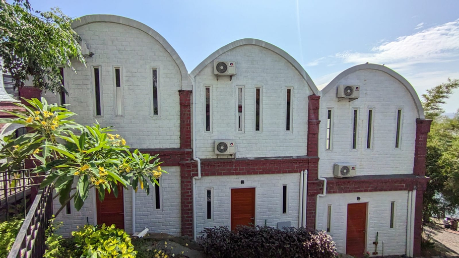 Exterior & Views 2, Urbanest Inn Castle Resort, North Minahasa
