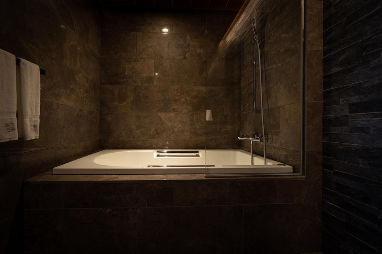 Bathroom 10