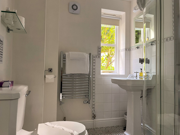 Bathroom 4, The Cottage Guest House, Hertfordshire