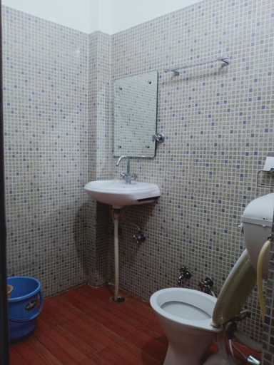 Bathroom 3, Hotel Manikut, Garhwal