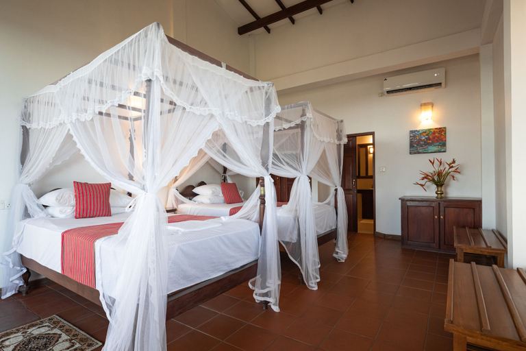 Bedroom 3, South Point Ocean - Whole Villa 8 Bedroom (Sleep 16), Habaraduwa