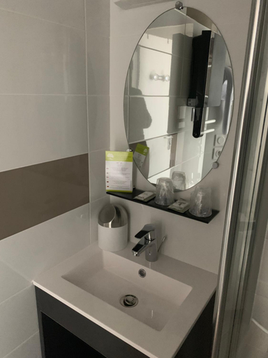 Bathroom 4, L'Escale de la Gare, Maine-et-Loire