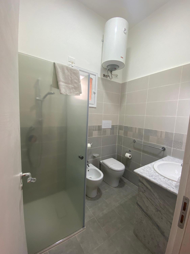 Bathroom 4, Hotel 38 AIRA, Palermo
