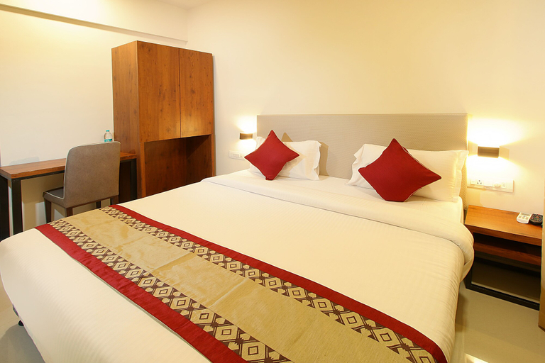 Bedroom 3, Mumbai House Luxury Apartment, Mumbai Suburban