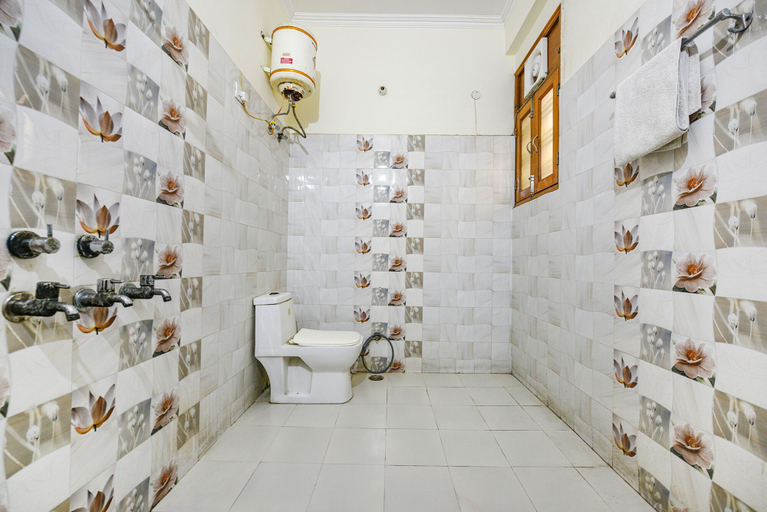 Bathroom 3, Fabexpress Winsome Inn, Gautam Buddha Nagar