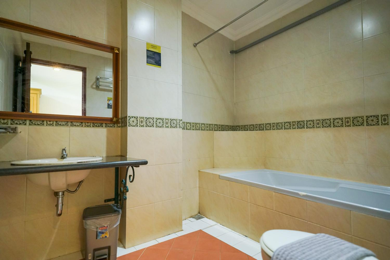 Bathroom 11