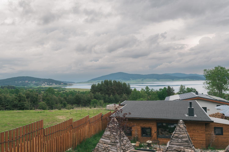 Exterior & Views