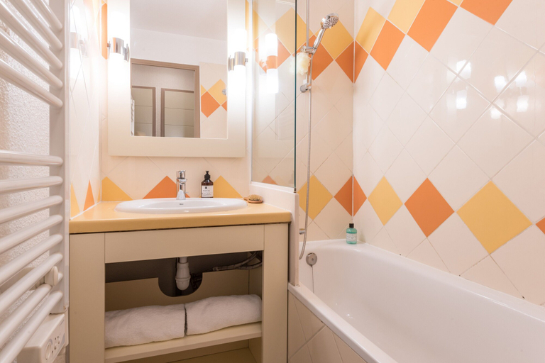 Bathroom 5, Résidence Pierre & Vacances Cannes Verrerie, Alpes-Maritimes