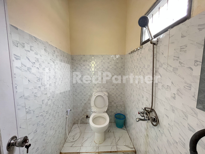 Family Homestay Syariah Bromo Mitra RedDoorz - Tap to explore photos