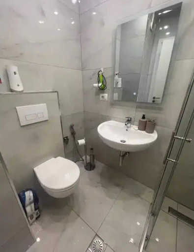 Bathroom, Yellow Apartment Saranda, Sarandës