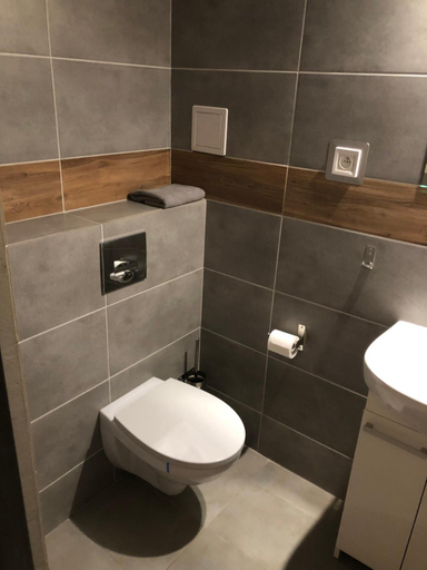 Others 3, M Hostel, Tarnowskie