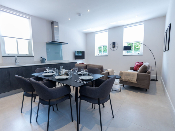 Dining, Culinary Delights 3-bedroom, London