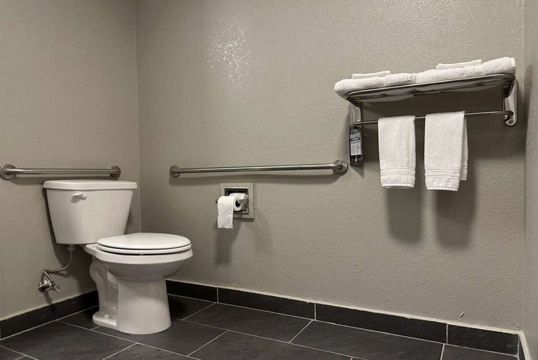 Bathroom 4, Super 8 by Wyndham Monroe, Ouachita