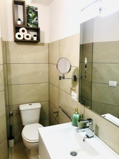 Bathroom 2, Amuri, Catania