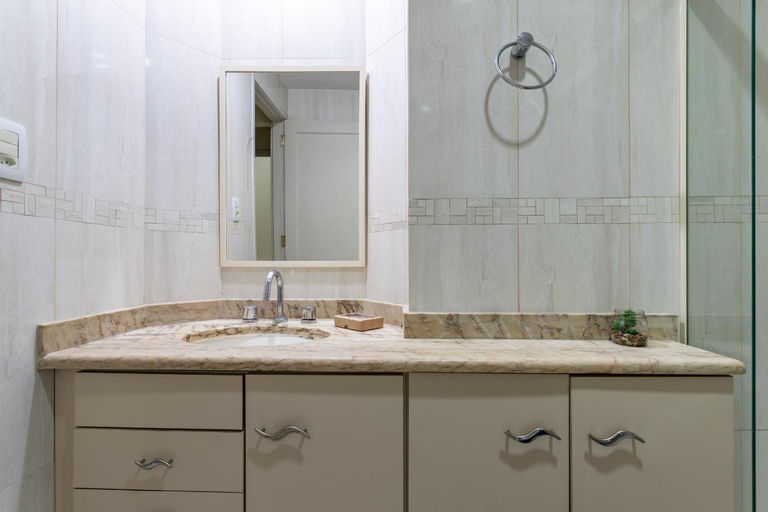 Bathroom 2, Conforto em Copacabana - Proximo a praia - A303 Z4, Rio de Janeiro