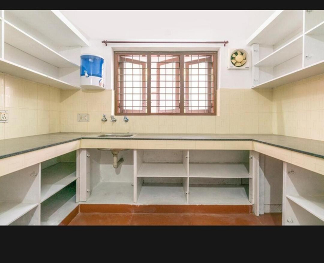 Others 5, Tharayil Apartments, Ernakulam