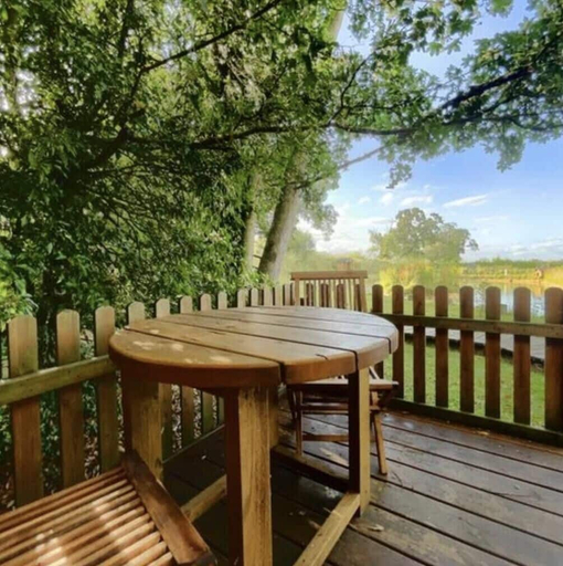 Others 5, Inviting 1-bed Cabin in Newmarket, Cambridgeshire