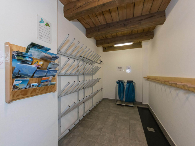 Others 5, Sunny Alpine Apartment by the Slopes, Zell am See