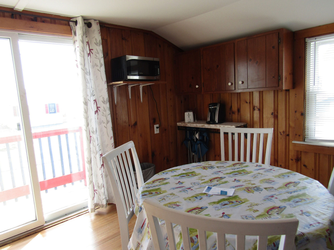 Oceana Cottages, Barnstable