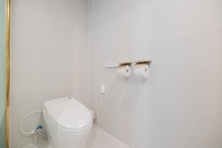 Bathroom 2, Dongrae Denbasta Hotel, Dongnae