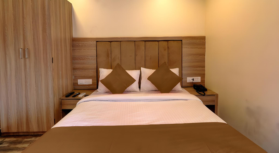 Bedroom 2, Hotel Priceless, Mumbai Suburban
