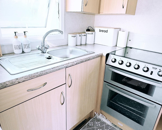 Others 4, Impeccable 2-bed Static Caravan in Morecambe, Lancashire
