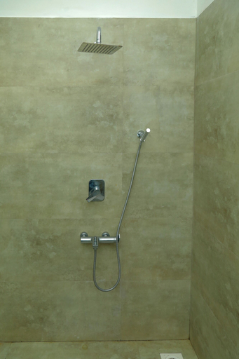 Bathroom 3, Traveller's Hotel Hikkaduwa, Hikkaduwa