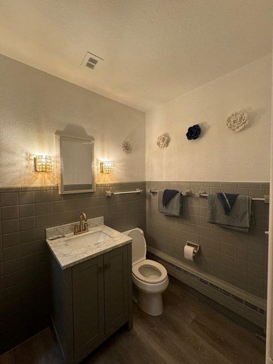 Bathroom 4, Red Lotus Inn, Milwaukee