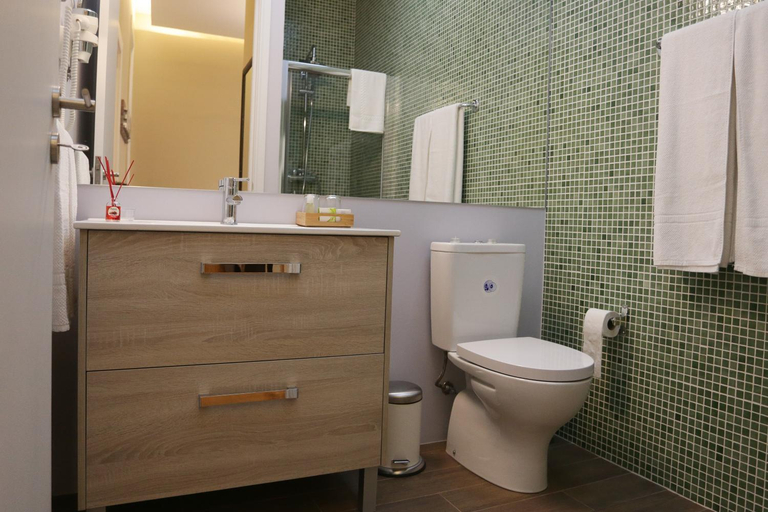 Bathroom 4, daPraca Apartments, Porto