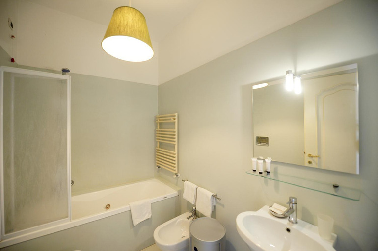 Bathroom 4, Fontana Più Stella Apartments, Roma